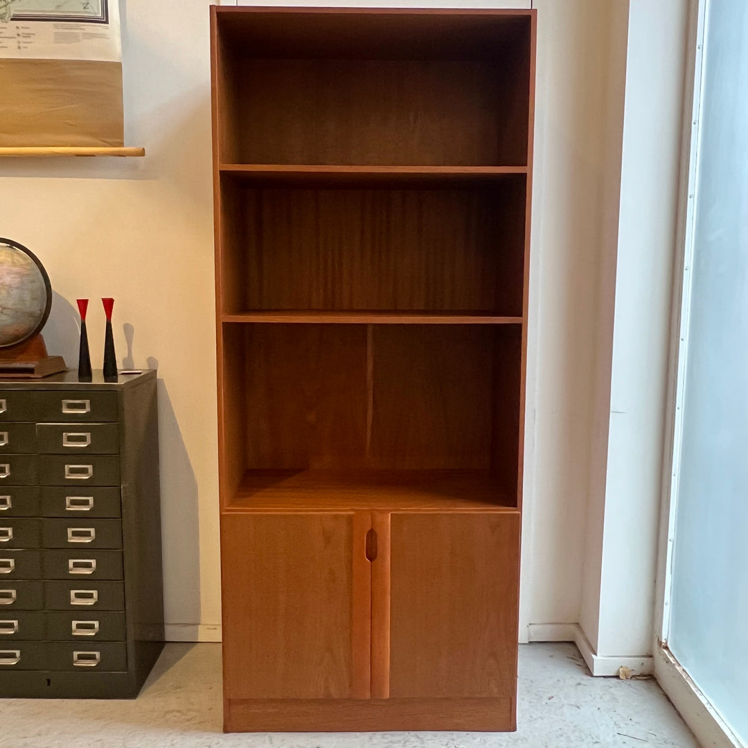 Teak Storage Unit w/Shelves & Lower Cabinet
