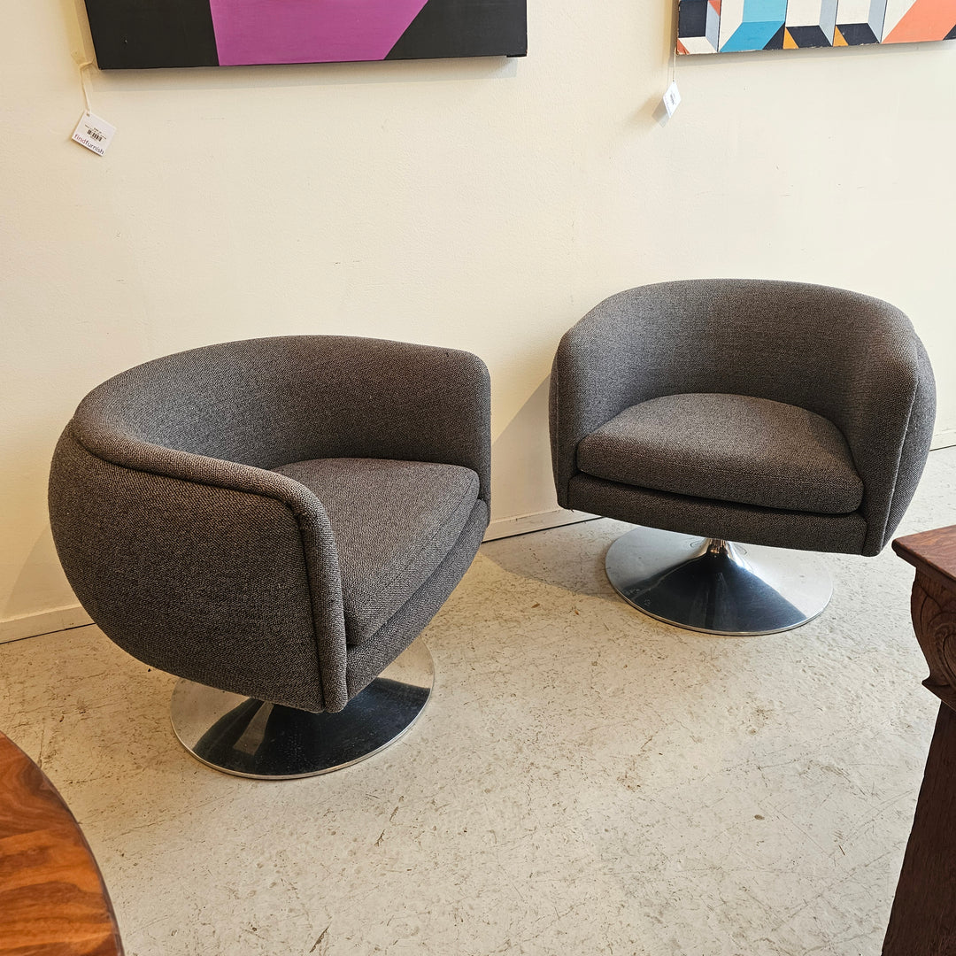 D'Urso Swivel Lounge Chair